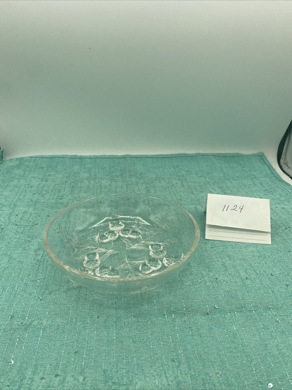 VINTAGE ACORN AND OAK LEAF CLEAR PRESSED FEDERAL GLASS BOWL DESIGN 6" diameter